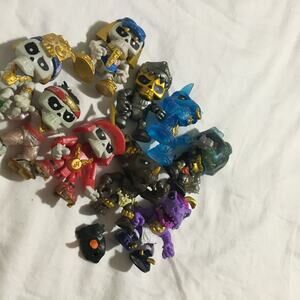 MOOSE - Lot of 9 Treasure X figurines a few worth more $$ buy the lot!
